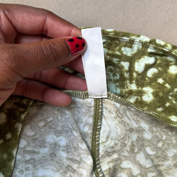 Green Swirl LuLaRoe Tall & Curvy Leggings - Picture 7 of 7